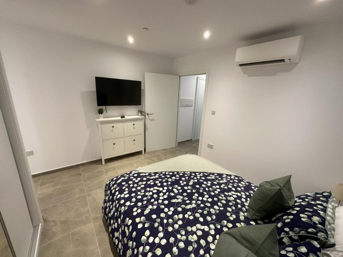 Brand New - Massive Studio - E1 - Self Catering Gibilterra Esterno foto